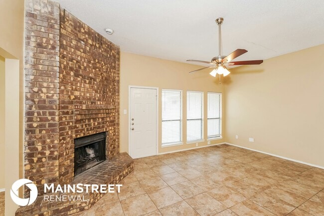 1014 Brookhaven Dr in Lancaster, TX - Building Photo - Building Photo