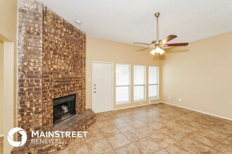 1014 Brookhaven Dr in Lancaster, TX - Building Photo - Building Photo