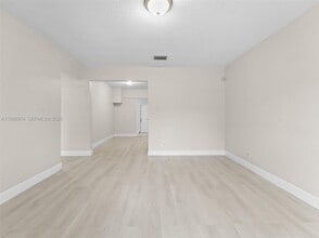 5880 NW 19th St in Lauderhill, FL - Building Photo - Building Photo