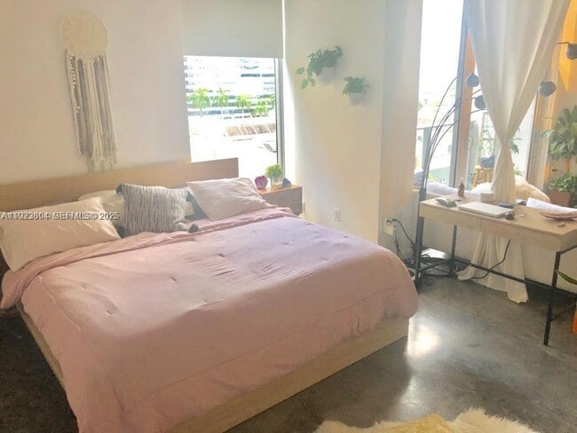 151 SE 1st St, Unit 409 in Miami, FL - Foto de edificio - Building Photo