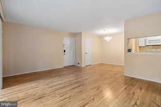 501 Lindsey Ct in Evesham, NJ - Building Photo - Building Photo