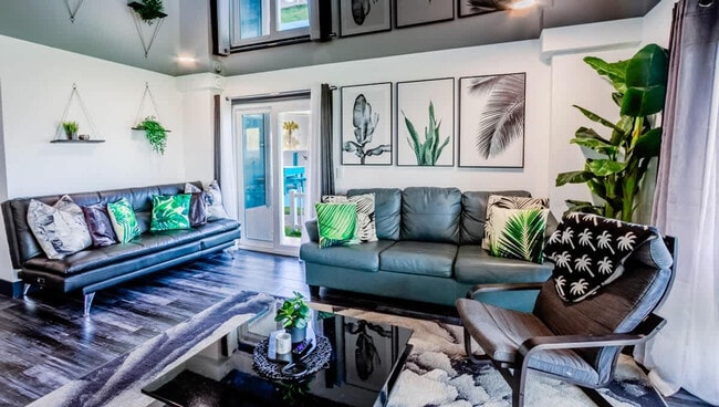 8743 Thomas Dr in Panama City Beach, FL - Building Photo - Building Photo