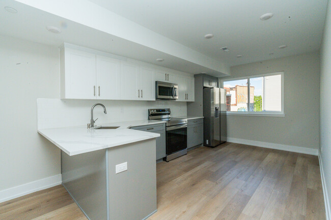 2215 N 7th St in Philadelphia, PA - Building Photo - Interior Photo