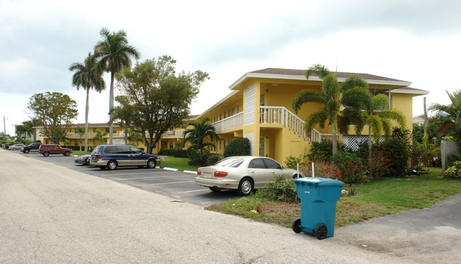 Balmoral Apartments in Boynton Beach, FL - Building Photo - Building Photo