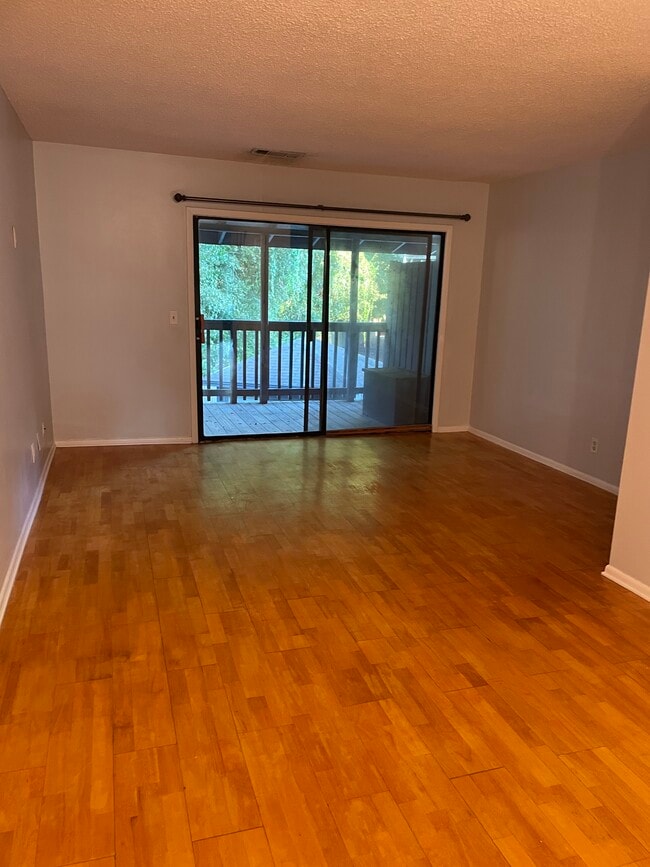 1530 Fort Johnson Rd, Unit 2F in Charleston, SC - Foto de edificio - Building Photo