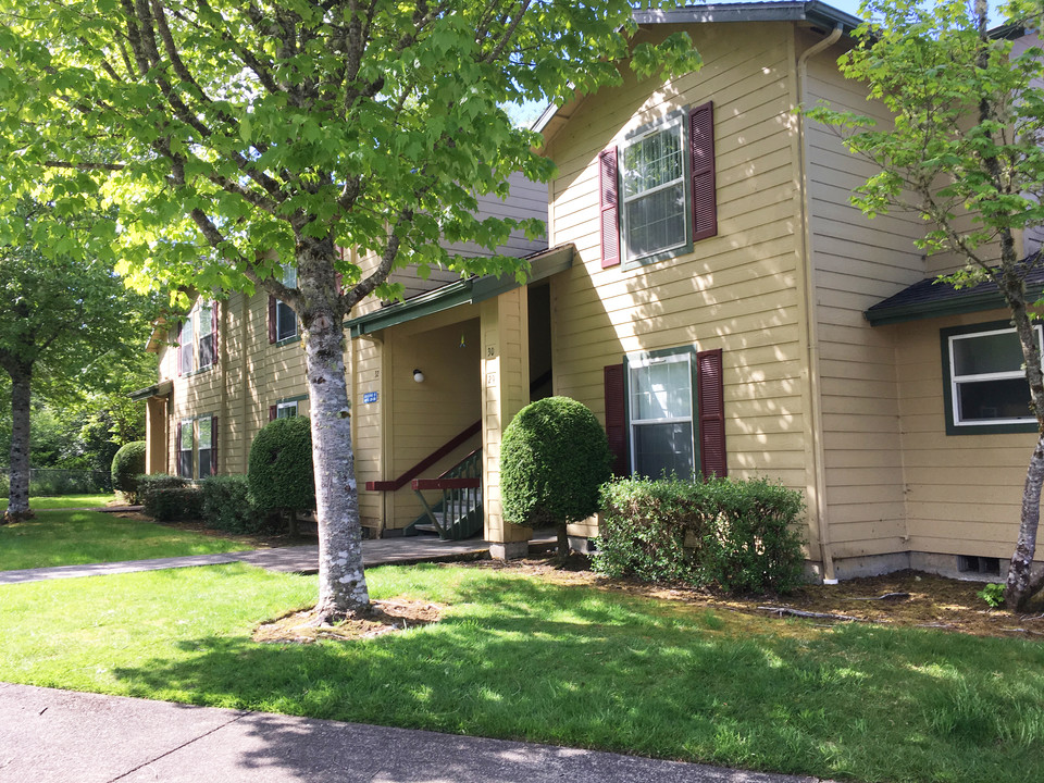 Salmonberry Knoll in Seaside, OR - Foto de edificio