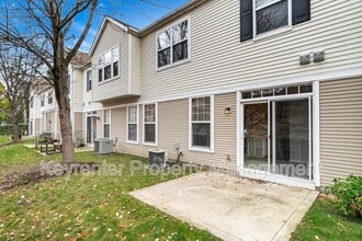 102 Kingston Terrace Ct in St. Charles, MO - Building Photo - Building Photo