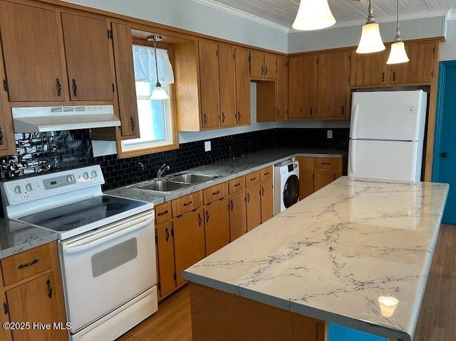 property at 211 Pamlico St