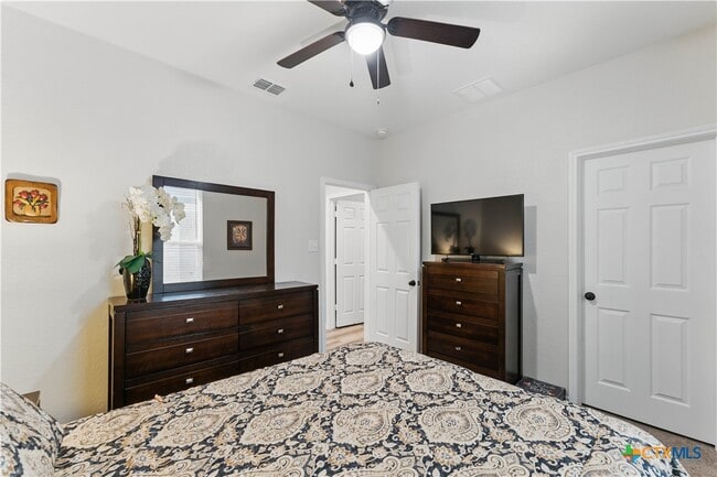 property at 304 Dakota Crk