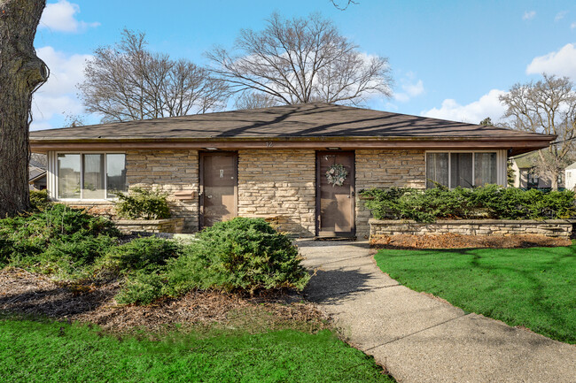 12 S Chestnut Ave, Unit B in Arlington Heights, IL - Building Photo - Building Photo