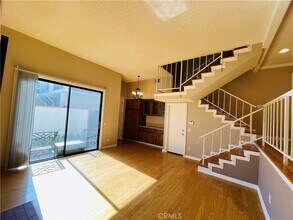 10201 Mason Ave in Los Angeles, CA - Building Photo - Building Photo