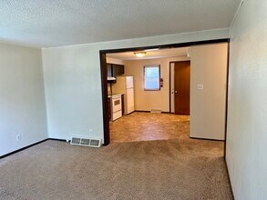 1045 3rd St in Marion, IA - Building Photo - Building Photo