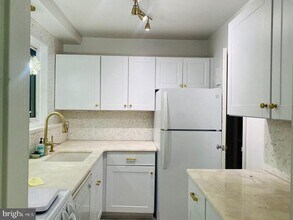 10408 Montrose Ave in Bethesda, MD - Building Photo - Building Photo
