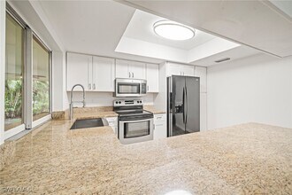 210 NE 10th Ave in Cape Coral, FL - Building Photo - Building Photo