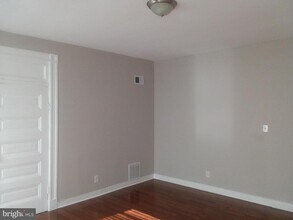 2012 Mt Royal Terrace in Baltimore, MD - Building Photo - Building Photo