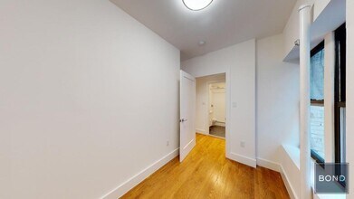 240 W 10th St in New York, NY - Building Photo - Building Photo