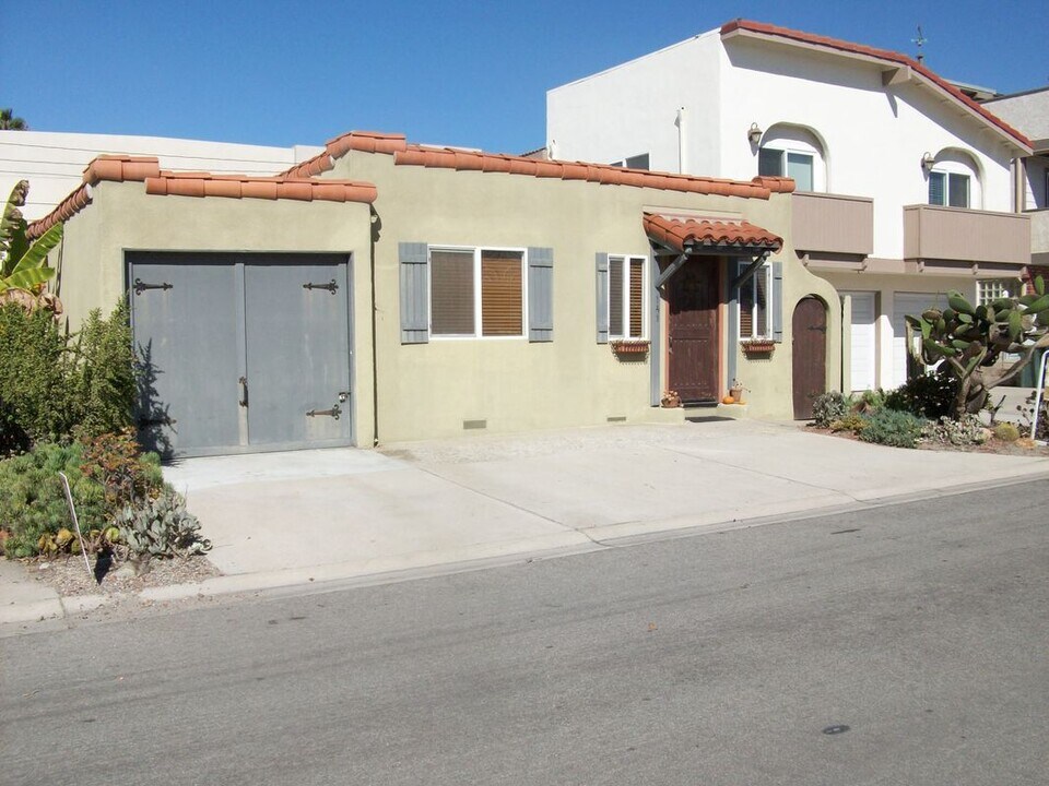 141 Burbank Ave in Oxnard, CA - Foto de edificio