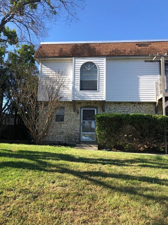 1022 Fabulous Dr-Unit -Fabulous 1022C in San Antonio, TX - Building Photo