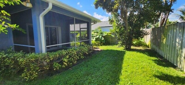 2073 Cove Ln in North Palm Beach, FL - Building Photo - Building Photo