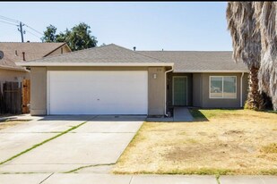 210 Cordova Ln in Stockton, CA - Building Photo