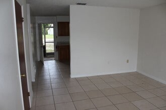 1711 Birchwood Cir in Leesburg, FL - Building Photo - Building Photo