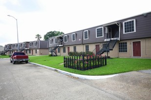 Silvercreek Apartments in Houston, TX - Building Photo