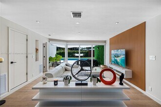 10658 NE 11th Ave in Miami Shores, FL - Building Photo - Building Photo