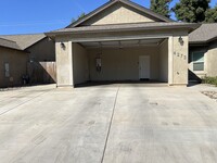 4273 Paulson Ln in Redding, CA - Building Photo - Building Photo