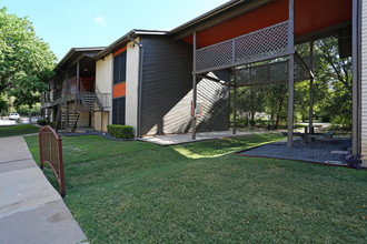 The Cliffs in Austin, TX - Foto de edificio - Building Photo