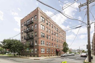 7812 Hudson Ave-Unit -C in North Bergen, NJ - Building Photo - Building Photo