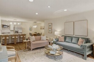 6106 Rincon Way in Dallas, TX - Building Photo