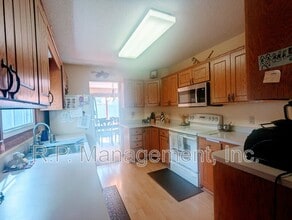 8097 Curtis Ln in Eden Prairie, MN - Building Photo - Building Photo