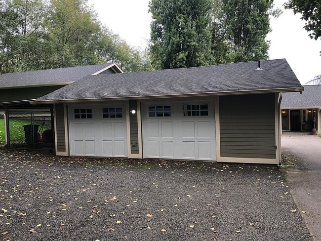 2550 SE Mullenix Rd in Port Orchard, WA - Building Photo - Building Photo