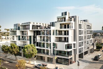 www.midcityflatsla.com in Los Angeles, CA - Foto de edificio - Building Photo