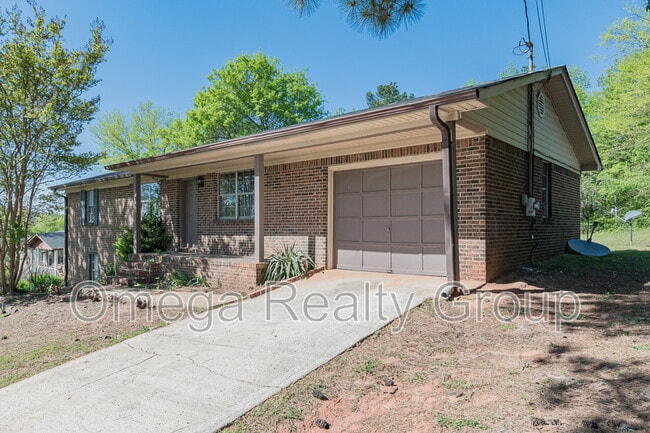 213 Ashley Dr in Pell City, AL - Building Photo - Building Photo