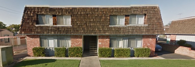 Stewart Apartments in Manteca, CA - Building Photo - Building Photo