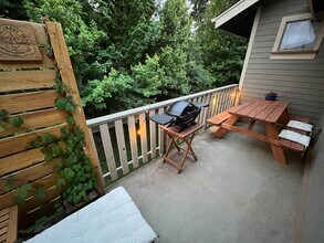3107 Dana Ln in Hood River, OR - Foto de edificio - Building Photo