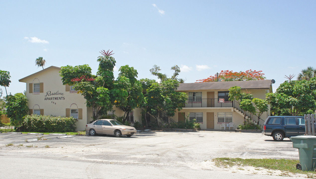 200 NW 25th St in Wilton Manors, FL - Building Photo