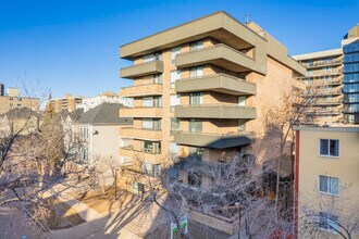 Belmont House in Calgary, AB - Building Photo - Building Photo