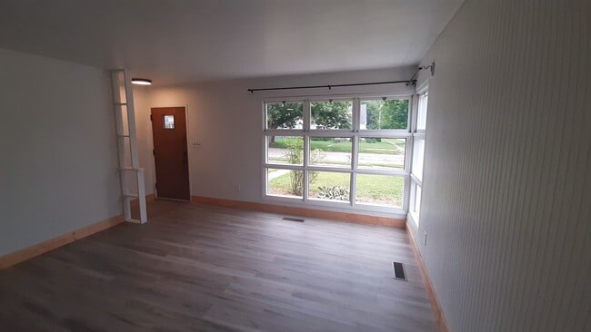 386 Worden St in Ypsilanti, MI - Foto de edificio - Building Photo