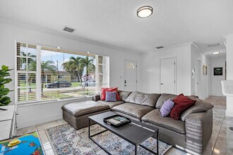 18715 NW 10th Ct in Miami, FL - Building Photo - Building Photo