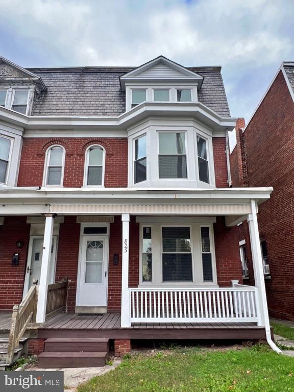 property at 825 N George St