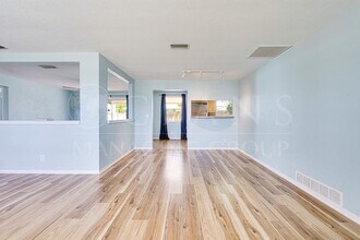 313 Plaza Blvd in Daytona Beach, FL - Building Photo - Building Photo