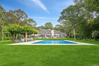 28 Old Meeting House Rd in Quogue, NY - Building Photo - Building Photo