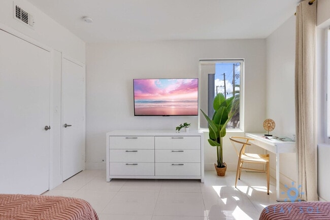 property at 809 S Ocean Dr