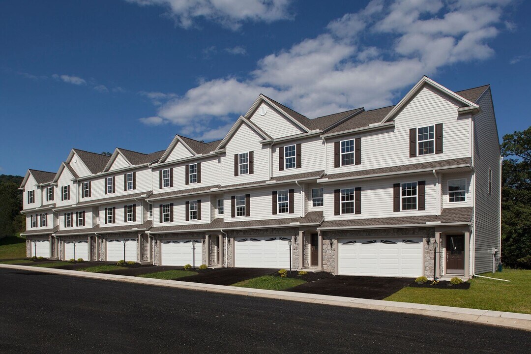 1657 Fairchild Rd in Harrisburg, PA - Building Photo