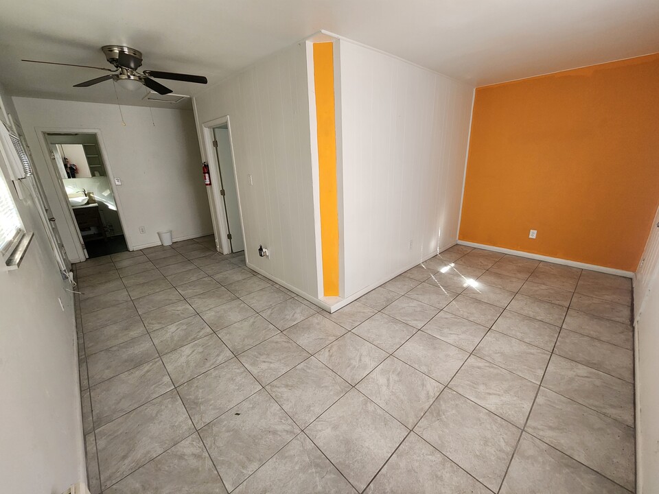 1302 E 149th Ave, Unit Apartment A in Lutz, FL - Building Photo