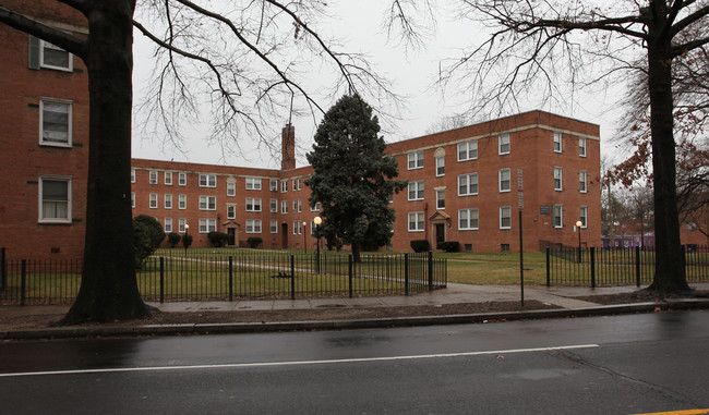 3500-3510 Minnesota Avenue SE in Washington, DC - Foto de edificio - Building Photo