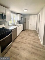 262 Crown Point Rd in West Deptford, NJ - Building Photo