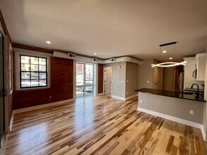 27 E Northampton St, Unit 102 in Wilkes-Barre, PA - Building Photo - Building Photo